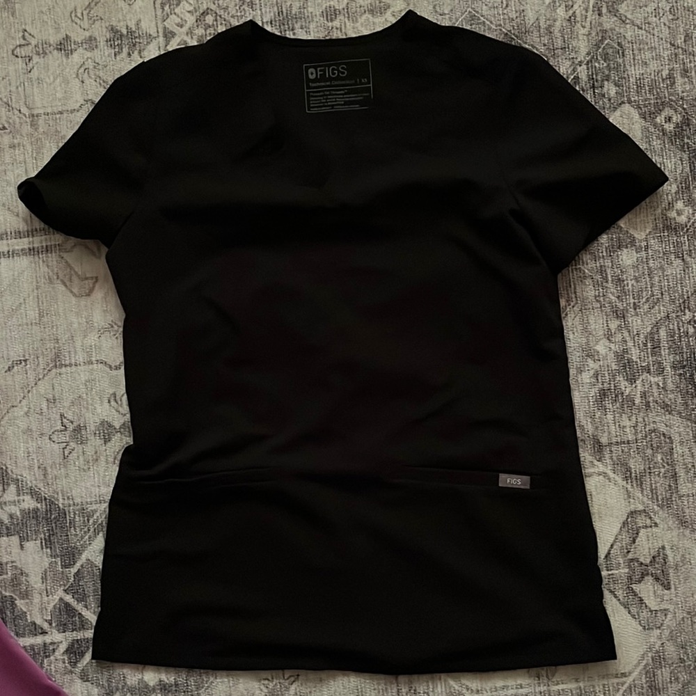 Black 3 pocket Casma scrub top only. Figs